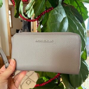 Vintage travel wallet Micheal Kors NEW! With tags!